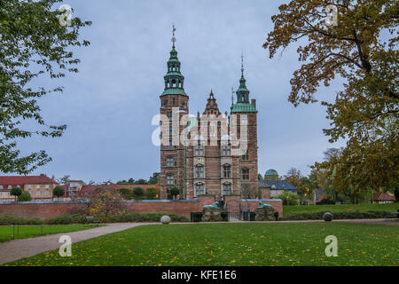 Schloss Rosenborg und Garten des Königs. Die Burg hat eine Ausstellung der Kronjuwelen, Kopenhagen, Dänemark, 26. Oktober 2017 Stockfoto