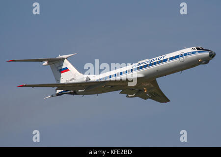 Am Chkalovsky Prospekt, Moskau, Russland - 26. Juni 2010: Tupolev Tu-134a-3 der russischen Luftwaffe, die bei am Chkalovsky Prospekt. Stockfoto