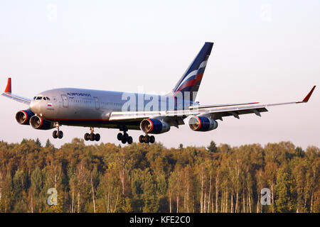 Scheremetjewo, Moskau, Russland - 22. September 2010: aeroflot Ilyushin Il -96-300 ra -96007 Landung am internationalen Flughafen Scheremetjewo. Stockfoto