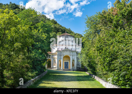 Sacro Monte di Varese (Santa Maria del Monte), Italien. Die Via Sacra führt das Dorf zu mittelalterlichen, mit der fünften (5.) Kapelle. Website der Unesco Stockfoto