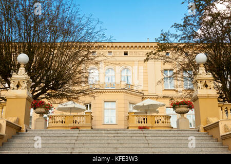 Vorderseite des Palais in Ostromecko - die Kujawy-Pomerania Provinz im Norden von Polen. Stockfoto