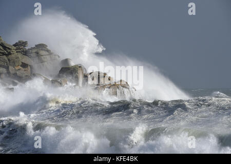 Stürmische See - Hurrikan Ophelia, Isles of Scilly Stockfoto