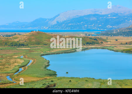 Grossen Salzsee und vivari Kanals in butrint National Park, Albanien. Stockfoto