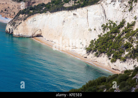 Sommer Meer Küste Cala Rosa contrada mattinatella, mattinata, auf der Halbinsel Gargano in Apulien, Italien Stockfoto