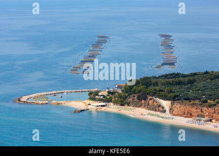 Sommer Meer Küste Cala Rosa contrada mattinatella, mattinata, auf der Halbinsel Gargano in Apulien, Italien Stockfoto