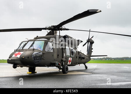 Eine Sikorsky UH-60 Black Hawk Medevac Hubschrauber der US-Armee an der Chièvres Air Base in Belgien. Medevac Teams bieten die Notfallhilfe auf US-Streitkräfte. Stockfoto