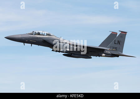 Eine McDonnell Douglas F-15E Strike Eagle Kampfjet der US Air Force an RAF Lakenheath, Vereinigtes Königreich. Stockfoto