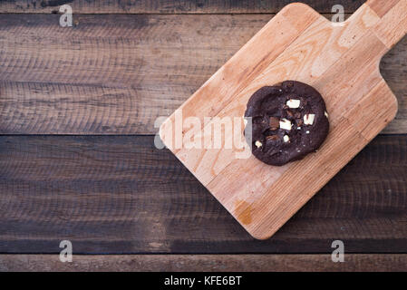 Cookies Auf einem Holztisch (Ansicht von oben) Stockfoto