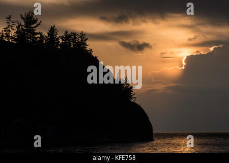 Sonnenuntergang, Sinclair Cove, Lake Superior Provincial Park, Ontario, Kanada Stockfoto