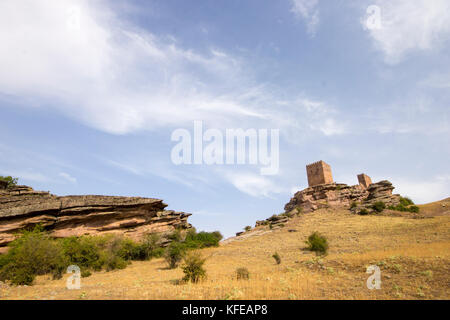 Das Castillo de Zafra, ein aus dem 12. Jahrhundert Burg auf einem Felsen aus Sandstein in der Sierra de Caldereros, campillo de Duenas, Kastilien-La Mancha, Spanien gebaut Stockfoto