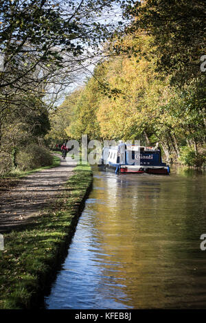 Die Leeds und Liverpool Canal an Riddlesden, in der Nähe von Keighley, West Yorkshire Stockfoto