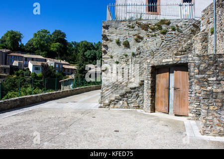 Das Chateau de Saissac, eine Burgruine und eine der sogenannten Katharer Burgen, nordwestlich von Carcassonne, Frankreich Stockfoto