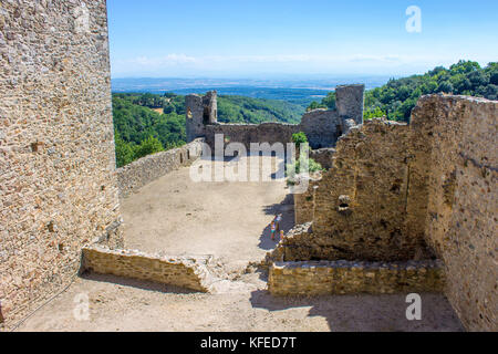 Das Chateau de Saissac, eine Burgruine und eine der sogenannten Katharer Burgen, nordwestlich von Carcassonne, Frankreich Stockfoto