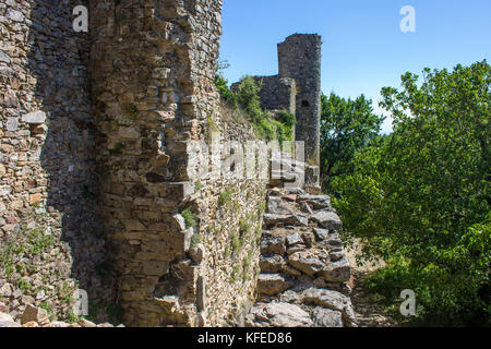 Das Chateau de Saissac, eine Burgruine und eine der sogenannten Katharer Burgen, nordwestlich von Carcassonne, Frankreich Stockfoto