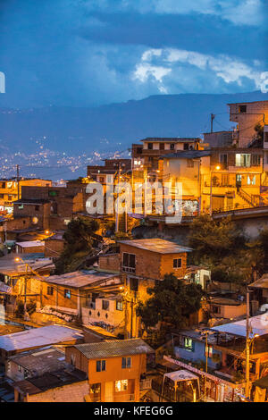 Comuna 13, im Westen von Medellin befindet, wurde für viele Jahre als einer der gefährlichsten Viertel der Stadt. Stockfoto