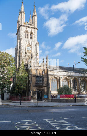 Kirche des Heiligen Grabes, die auch als St. Grab bekannt-ohne-Newgate, steht auf Holborn Viadukt in der Stadt London, UK. Stockfoto