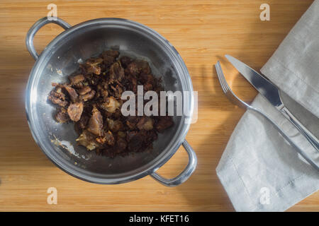 Geschmorte gebratenes Fleisch, Eier, oder einfach mit einer Vielzahl von Gewürzen. Stockfoto