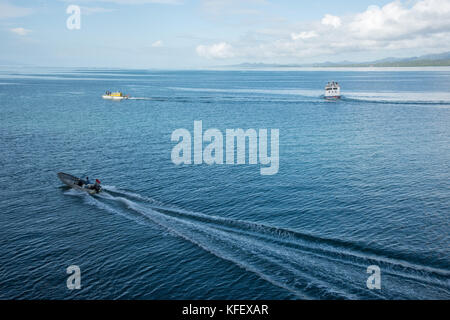 SUVA, VITI LEVU, FIDSCHI-28. NOVEMBER 2016: Schiffe im Pazifischen Ozean auf den Inseln Suva, Fidschi Stockfoto