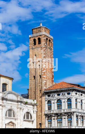 Der Kirchturm der Kirche San Geremia in Venedig, Italien Stockfoto