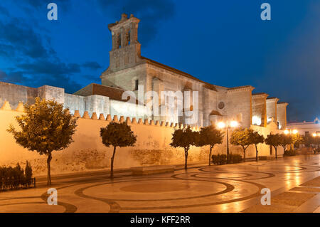 Kloster Santa Clara in der Dämmerung - in 1337 gegründet, Bologna, Provinz Huelva, Andalusien, Spanien, Europa Stockfoto