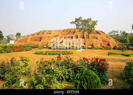 Gokul medh einer ausgegrabenen Hügel im Dorf gokul unter bogra Sadar upazila, etwa 2 km südwestlich von mahasthangarh Zitadelle. Es ist im Volksmund wissen Stockfoto