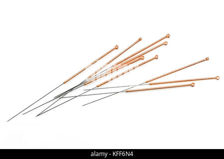 Akupunktur Nadeln auf weißem Hintergrund Stockfoto