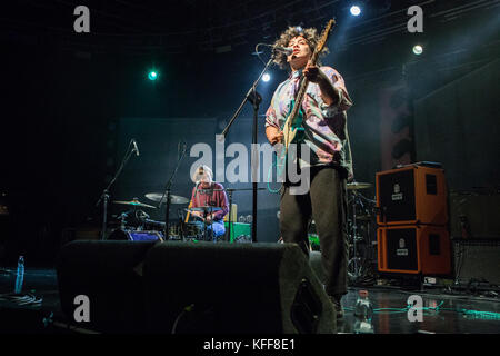 Mailand Italien. 27. Oktober 2017. Der Schottische/Inglish duo HEILIGE PFOTEN führt live auf der Bühne Fabrique Eröffnung der Show von Mogwai Credit: Rodolfo Sassano/Alamy leben Nachrichten Stockfoto