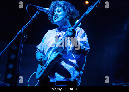 Mailand Italien. 27. Oktober 2017. Der Schottische/Inglish duo HEILIGE PFOTEN führt live auf der Bühne Fabrique Eröffnung der Show von Mogwai Credit: Rodolfo Sassano/Alamy leben Nachrichten Stockfoto