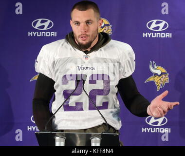 London, Großbritannien. 27 Okt, 2017. Sicherheit harrison Smith an der Minnesota Vikings Pressekonferenz und Praxis an der Hazelwood Zentrum, Sunbury, vor Ihren nfl uk internationale Reihe Spiel vs Braun Cleveland bei Twickenham Stadium, London, UK, 27. Oktober 2017 Foto von Keith mayhew/alamy leben Nachrichten Stockfoto