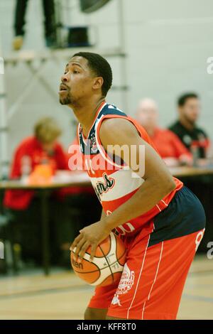 Leeds, England, 27. Oktober 2017. rohndell Goodwin nehmen Sie an einem kostenlosen für Bristol Flyer in der bbl championship Match gegen Leeds Kraft an der Carnegie Sporthalle werfen. Credit: Colin Edwards/alamy Leben Nachrichten. Stockfoto