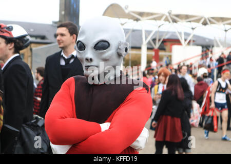 London, Großbritannien. 28. Oktober 2017. cosplayer in Ihrem bevorzugten Charakter Kostüme aus Film Comics gekleidet am zweiten Tag der dreitägigen Veranstaltung in der 32 mcm Comic Con Übereinkommen, das im Excel Centre London Kreditkarte läuft: Amer ghazzal/alamy leben Nachrichten Stockfoto