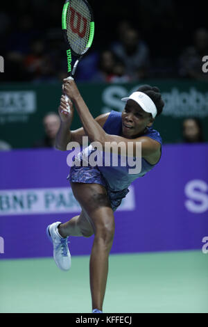 Singapur. 28 Okt, 2017. amerikanische Tennisspielerin Venus Williams ist in Aktion während ihrer Halbfinale der WTA-finale Match Französisch vs Tennisspieler Caroline Garcia am 28 Oktober 2017 in Singapur, Singapur - Credit: Yan lerval/alamy leben Nachrichten Stockfoto