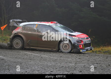 Dyfi, Wales, UK. 28 Okt, 2017. Teams von Herstellern und privaten Teams konkurrieren auf dem 2017 Dayinsure Wales Rally GB. Quelle: Uwe Deffner/Alamy leben Nachrichten Stockfoto