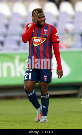 Budapest, Ungarn. 28 Okt, 2017 Budapest, Ungarn - 28. Oktober: Hesekiel henty #21 Der videoton fc Spaziergänge schmerzhaft nach einem Foul während die ungarische OTP Bank Liga Match zwischen-FC- und Videoton fc am Szusza Ferenc Stadion am 28. Oktober 2017 in Budapest, Ungarn. Credit: Laszlo szirtesi/alamy leben Nachrichten Stockfoto