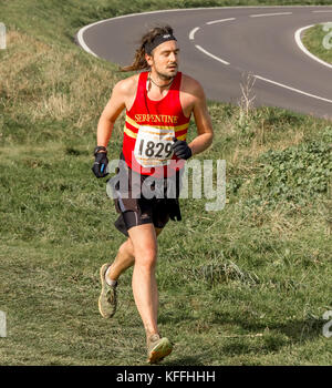 Beachy Head Eastbourne, East Sussex, Vereinigtes Königreich. 28. Oktober 2017. Die Läufer an der zermürbenden Beachy Head-Marathon. Die Strecke überquert die Sieben Schwestern auf der South Downs von Sussex, die mit ihren steilen Klippen Hügel macht dieses zu einem der härtesten Marathons in Großbritannien. Credit: Alan Fraser/alamy leben Nachrichten Stockfoto