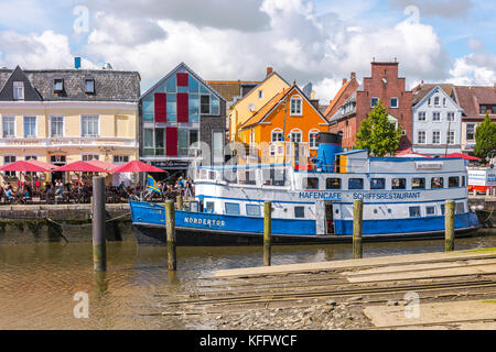 Boot Restaurant eines alten Dampfschiff am inneren Hafen der Stadt Husum an der Nordsee, Deutschland Stockfoto