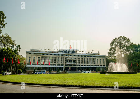 Vorderansicht der Unabhängigkeit Palace, Ho Chi Minh City, Vietnam Stockfoto