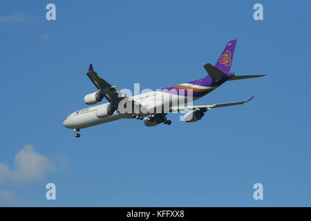 CHIANGMAI, THAILAND - ca. 2008: HS-TNF-Airbus A340-600 von Thaiairway. Landung Flughafen Chiangmai vom Bangkok Suvarnabhumi. Stockfoto