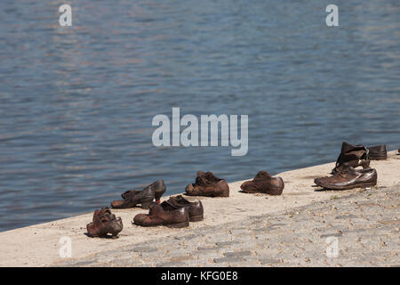 Schuhe am Donauufer Denkmal am Ufer des Flusses in Budapest, Ungarn Stockfoto