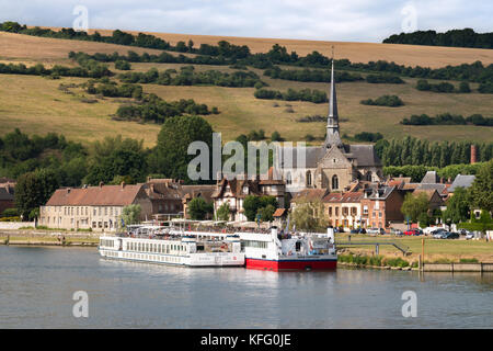 Flusskreuzfahrtschiffe Swiss Ruby und Seine Comtesse günstig im Petit Andely, Les Andelys, Normandie, Frankreich, Europa Stockfoto