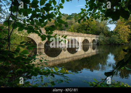 Fünf Bogenbrücke Virginia Water Lake Stockfoto