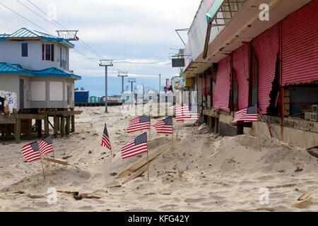 Dezember 5, 2012 - Seaside Heights, NJ, USA: ein Monat nach Superstorm Sandy, am nördlichen Ende der Promenade in Seaside Heights' ist jetzt weg, ein kleines Denkmal Stockfoto