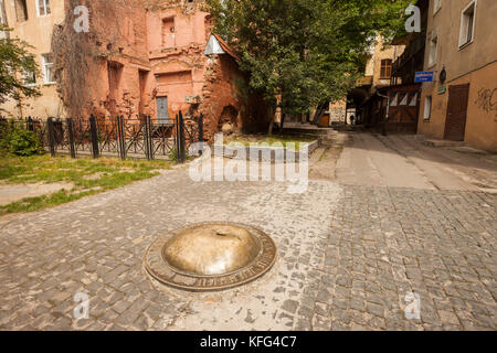 Die goldenen Bauchnabel Statue (von einem Topf Bauch), Lemberg, Ukraine Stockfoto