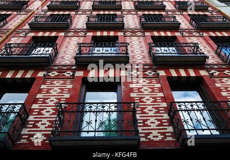 Künstlerische Wand- bunte Architektur abstrakt, Spanien Stockfoto