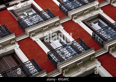 Künstlerische Wand- bunte Architektur abstrakt, Spanien Stockfoto