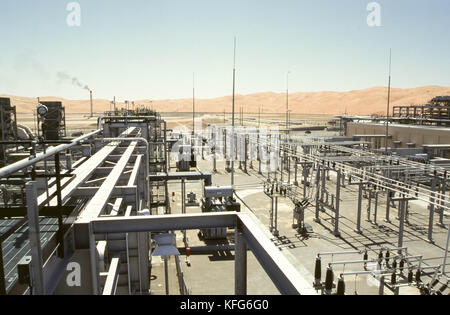 Ein Panorama der Shaybah Gas öl Luftzerlegungsanlage (gosp), eine große Gas-, Öl- und Produktionsstätte in das Leere Viertel Wüste Saudi Arabiens, in der Nähe der Grenze zu den Vereinigten Arabischen Emiraten. Stockfoto
