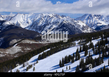 Skigebiet Vail im Winter in der Colorado Rocky Mountains Stockfoto