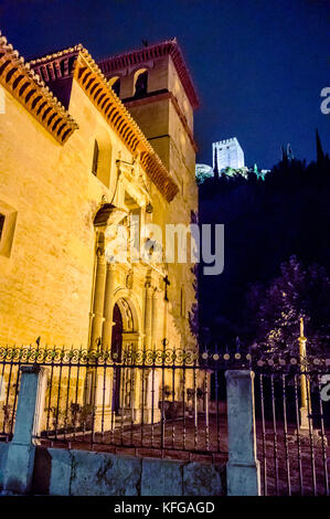 Kirche St. Peter und St. Paul von Juan de Maeda, 1559-1567, Mudéjar-Stil der Renaissance, Carrera del Darro, Granada, Andalusien, Spanien, Blick auf die Alhambra Stockfoto