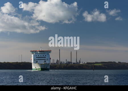 Insel inishmore Machen der Wendung, die die Verschleißgrenze Spucken auf die Fähre nach Pembroke Dock Stockfoto