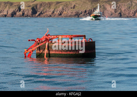 Navigation Marker von Unwettern in Milford Haven Eingang beschädigt Stockfoto